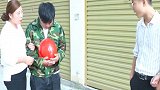 霸气经理不讲理怒打农民工，农民工哥哥来了之后，经理懵了