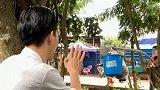 中国边境与缅甸仅隔着栏杆，买缅甸的菠萝吃，用这方法运送过来！