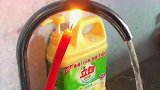 搞笑视频，一根蜡烛解决的事，弄什么热水器。