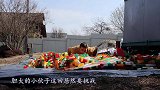 乐高积木搭建的船能漂浮吗？小伙大胆测试，下水瞬间惊艳众人！