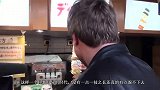 小哥拿起生锈的螺丝，一口一口咬着吃了？原来都是巧克力做的！