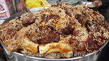 大叔街头贩卖“羊肉饭”，满满一锅全是肉，吃一口让人欲罢不能！