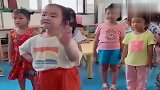 闺女一到幼儿园，就成了班里的王者，老师都被圈粉了！