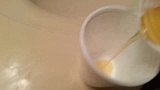 一杯晨尿一杯白色粉末，就能轻松测出胎儿性别