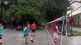 越南街头踢毽子比赛