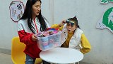 小新街边买无硼砂泥18元一盒，不料结账老板却要500元，为啥