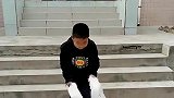 小朋友模仿“惊鸿舞”，表情管理我给满分，画面简直不要太搞笑！
