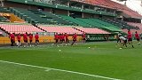 上港备战全北赛前踩场 胡尔克奥斯卡状态良好冲刺训练