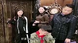 老兄，在两个女人面前你这样，纯属是在找揍啊！