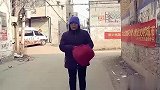 婆婆想去儿子家住，儿媳嫌弃不让住，儿子的做法感人
