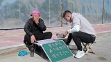 街头骗局漏勺喝饮料，喝到奖励手机一部，没想路过个美女轻松搞定