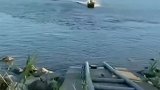 船竟然能开上岸人家过河你过岸奇闻趣事