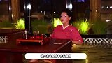 41岁港星二婚嫁到山东农村，办流水席婚宴，穿牛仔裤搭大红衣接地气