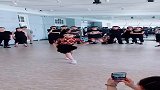 小美女给你们的恰恰开头你们这几个大人觉着惊不惊喜，意不意外？