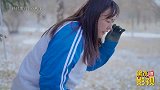 雪地捉迷藏，学生以为穿吉利服稳赢，没想被脚印暴露了