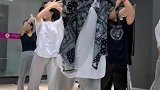 今天教大家摇花手！