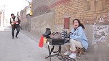 美女卖鞋，竟然连续来两人都是来砍价的，结局太搞笑了