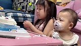 无忧无虑的年纪真好，没事洗洗还能要