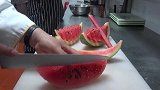 夏天到了，5星级酒店大厨，教你吃正确的西瓜