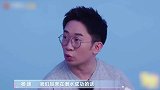 杨迪有多孝顺？在海边给妈妈庆生，迪妈激动到语无伦次