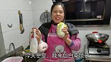 冬至吃饺子不会冻耳朵，二妹忙活着包水饺，老公吃到一半要加辣椒