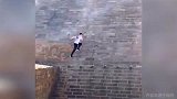 令人窒息的操作！啥叫真正的飞檐走壁啊 跑酷大神带你飞