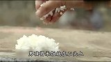 剧情片：兄弟俩用米饭吸引乌鸦，趁机去拿乌鸦蛋，当早餐吃