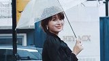 下雨天与小姐姐的气质更配，画面感太美了