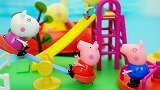小猪佩奇玩具：佩奇和乔治到音乐游乐场玩跷跷板