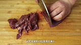 大厨教你爆炒猪肝的秘诀，鲜嫩不老，好吃无腥味，下酒又下饭