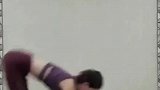 瑜伽练习，小姐姐堪称高手了，手肘倒立平衡