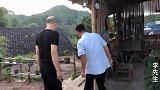 农村生活很自在，累了挖挖竹笋，整块老腊肉解解乏那个香呀