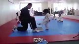 萌娃不按套路出牌 这样的跆拳道也能行？