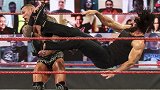 RAW第1424期：上来就是一记砍刀脚 WWE冠军德鲁伤愈强势回归