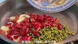 这样做的椒麻荷包蛋，简单又好吃，少说也得炫三碗米饭