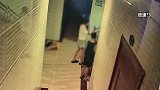 女孩从楼梯高处起跳玩，不慎滑倒后磕到头，瞬间身体抽搐陷昏迷！