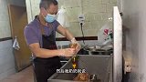 福建泉州特色水煎包，开了40年1个从2毛卖到2块，日做10000个煎包