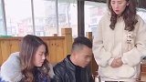 去饭店吃饭不让服务员介绍，最后被服务员报复回去，结局太搞笑了