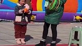 摆烂式套圈，一会套不着再哭喽