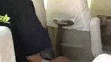 肖战飞机上的坐姿也太乖巧了吧！