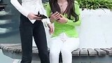 萌妹子让小姐姐看了也羡慕,活泼甜蜜蜜