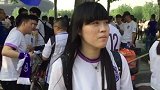 中超-17赛季-泰达女球迷： 支持泰达四年之久 最喜欢小霸王周通-新闻