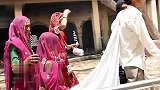 旅游-印度摄影师曝光集体童婚 最小新娘仅7岁