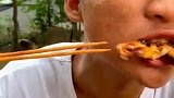 农村吃货集体吃铁桶煎鱿鱼串
