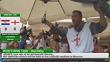 踢完要干仗？英格兰球迷穿中世纪战袍场高唱二战歌曲