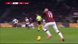 特奥简单配合迅速杀入禁区 横传无果！皮亚特克慢半拍遭后卫解围