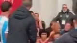 在球员通道中梅西等人与委内瑞拉球员发生口角