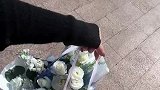 女子为快点见到退伍的男友，买同一车次票中途上车