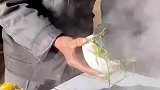 74岁照顾先天性残疾的儿子，父亲说-只要有我在就不会让你们饿着