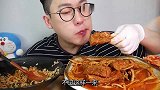 韩国美女极限挑战“爆辣”海鲜套餐，一口生吞海螺，看着都胃疼